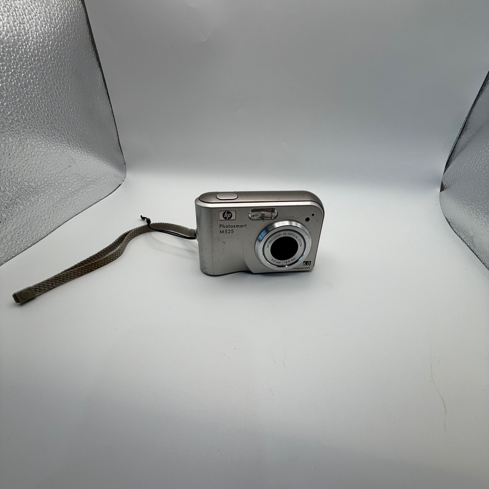 HP Photosmart M525 Digital Camera 6.0MP 3x Optical Zoom Silver with 1GB SD Card